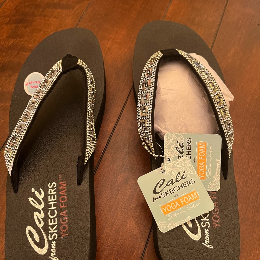 Women’s Size 10 - 2 pairs Cali Yoga Foam Sequenced Flip Flops